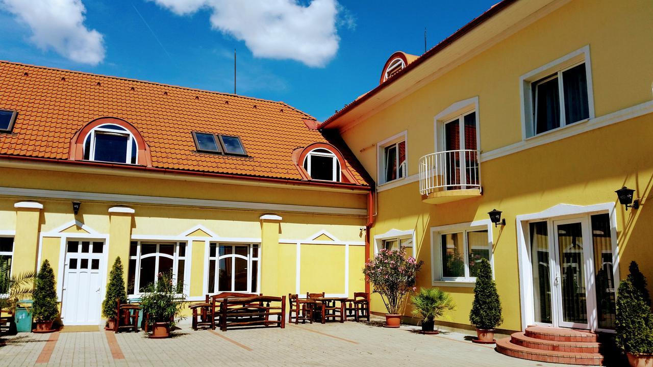 Hotel Sormester Szarvas Exterior photo